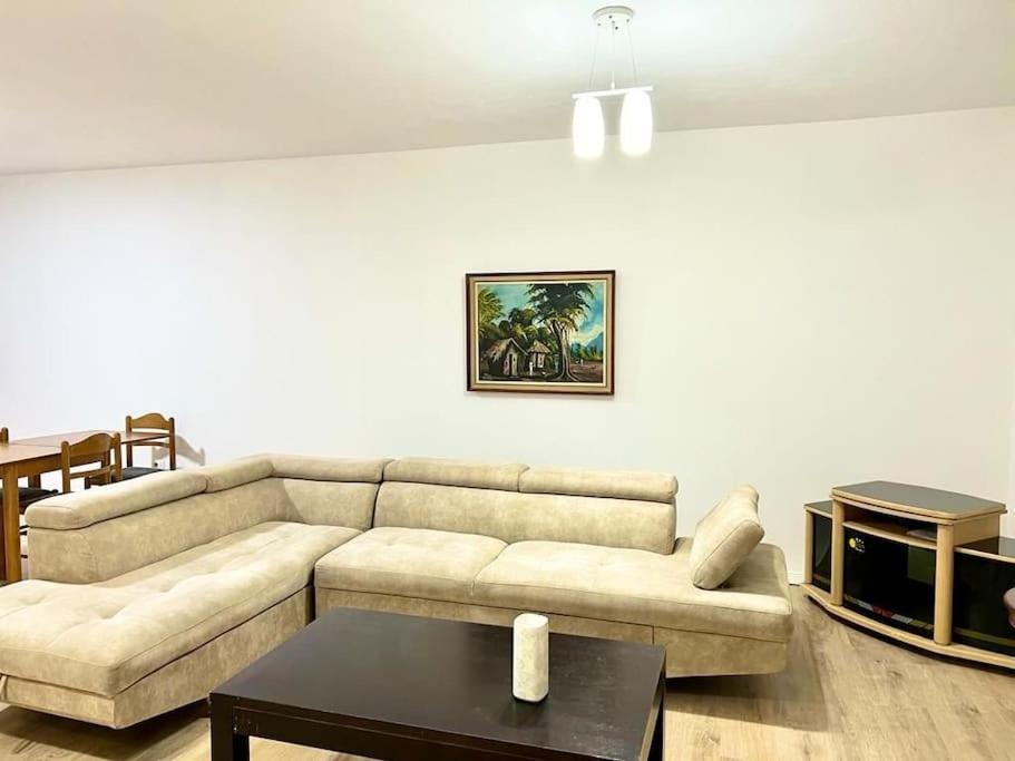 Family-friendly 2-br In Tirana